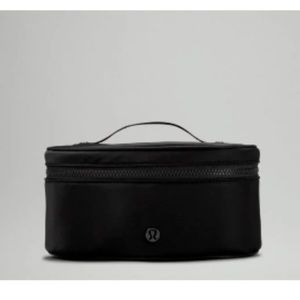 Lululemon Oval Top-Access Bag with zip close in Black